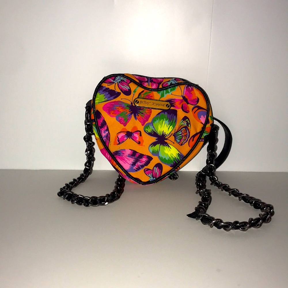 BETSEY JOHNSON HEART SHAPE CROSSBODY PURSE